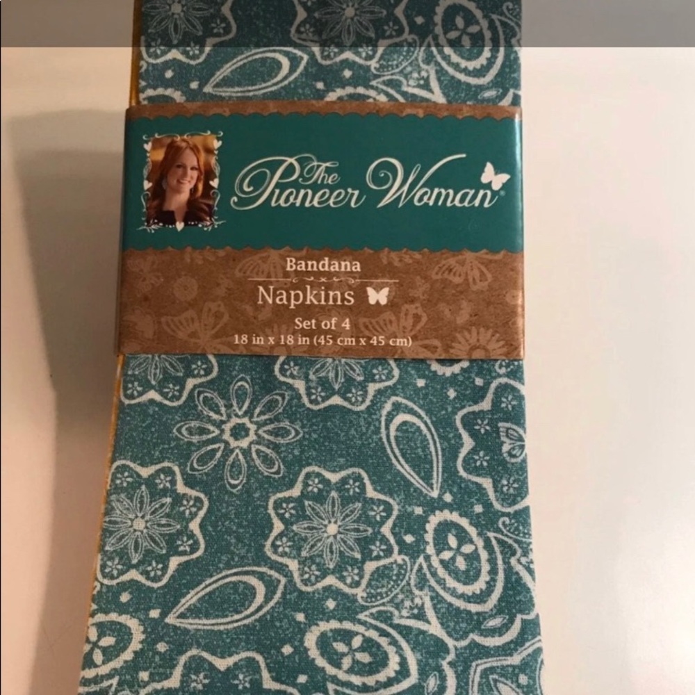 Pioneer Woman Set of 4 Napkins Bandana